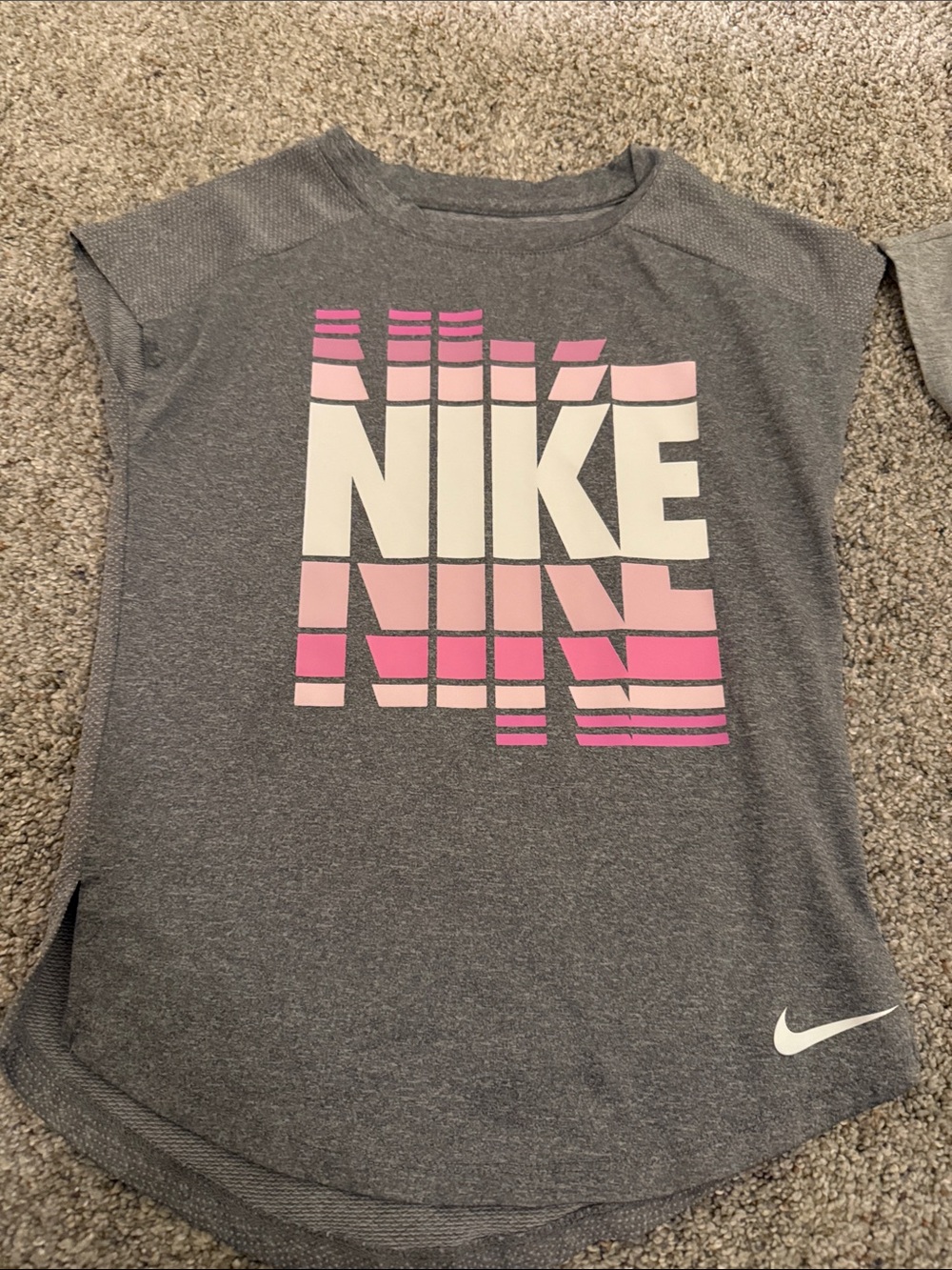 Nike Girls' Gray Tshirt Bundle Size 6 - Picture 4 of 7